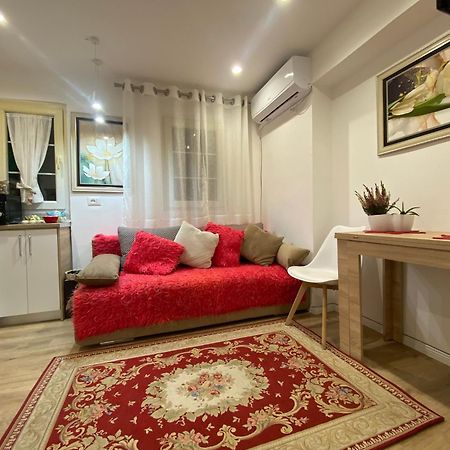 Central Welcoming Apartment In Tirana Exterior foto
