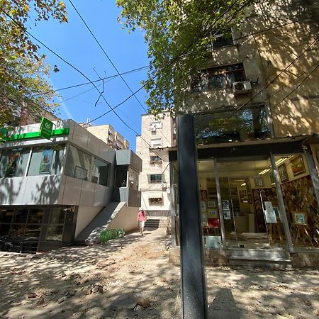 Central Welcoming Apartment In Tirana Exterior foto